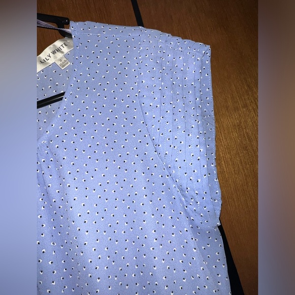 4/$10 Bundle Sale: EUC Blue Sleeveless Blouse - Picture 3 of 6